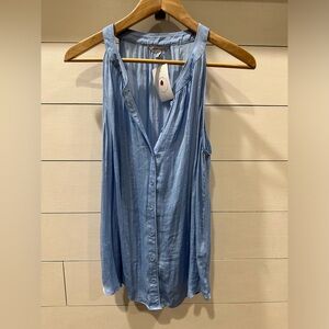 Naked Zebra Light Blue Sleeveless Button-Up Top- size Large